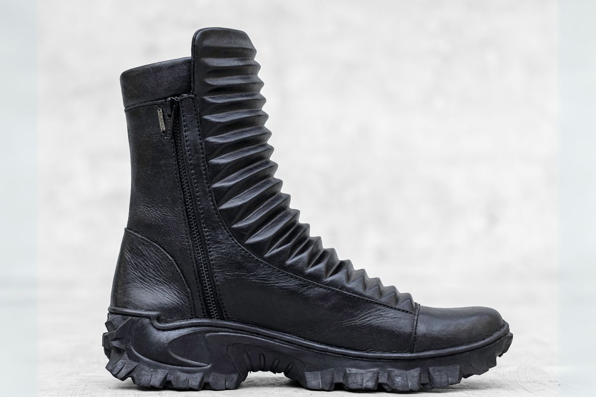 Profile of a Blamo black leather ridged futuristic boot