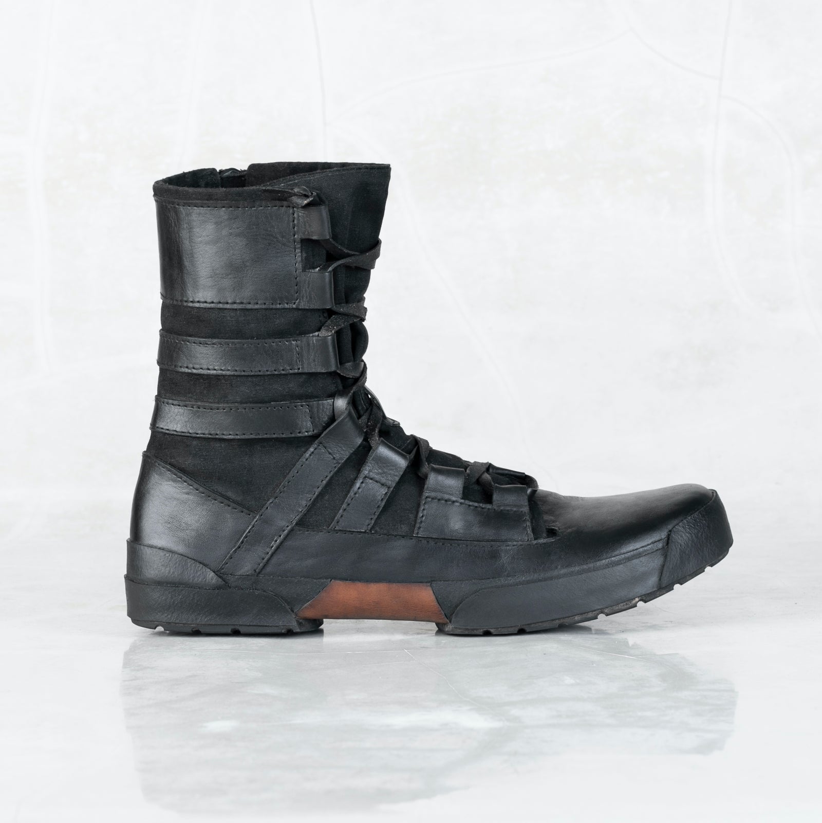 Black vegetable tanned leather shoes